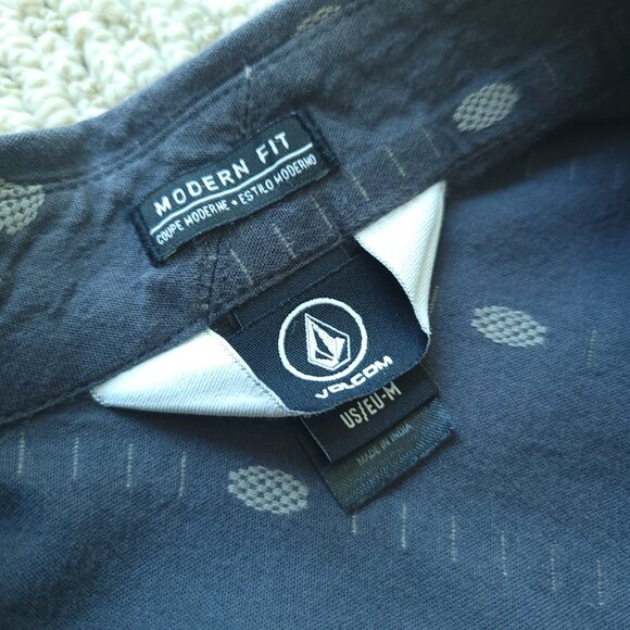 Volcom short sleeve button-up - Picture 3 of 10